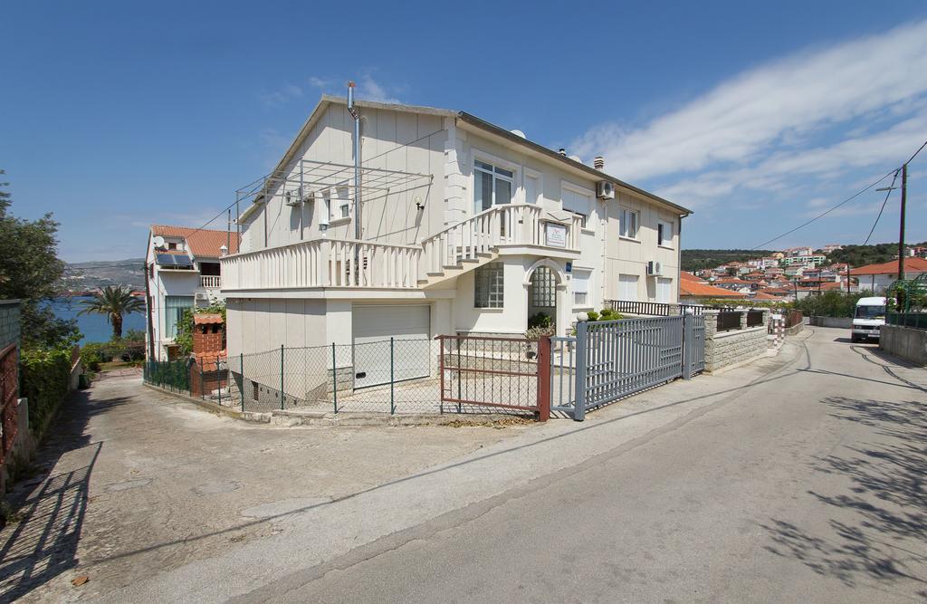 Apartments Mare Трогір Екстер'єр фото