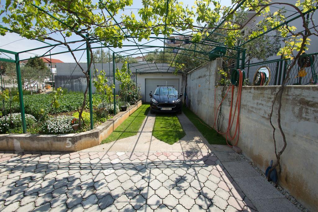 Apartments Mare Трогір Екстер'єр фото