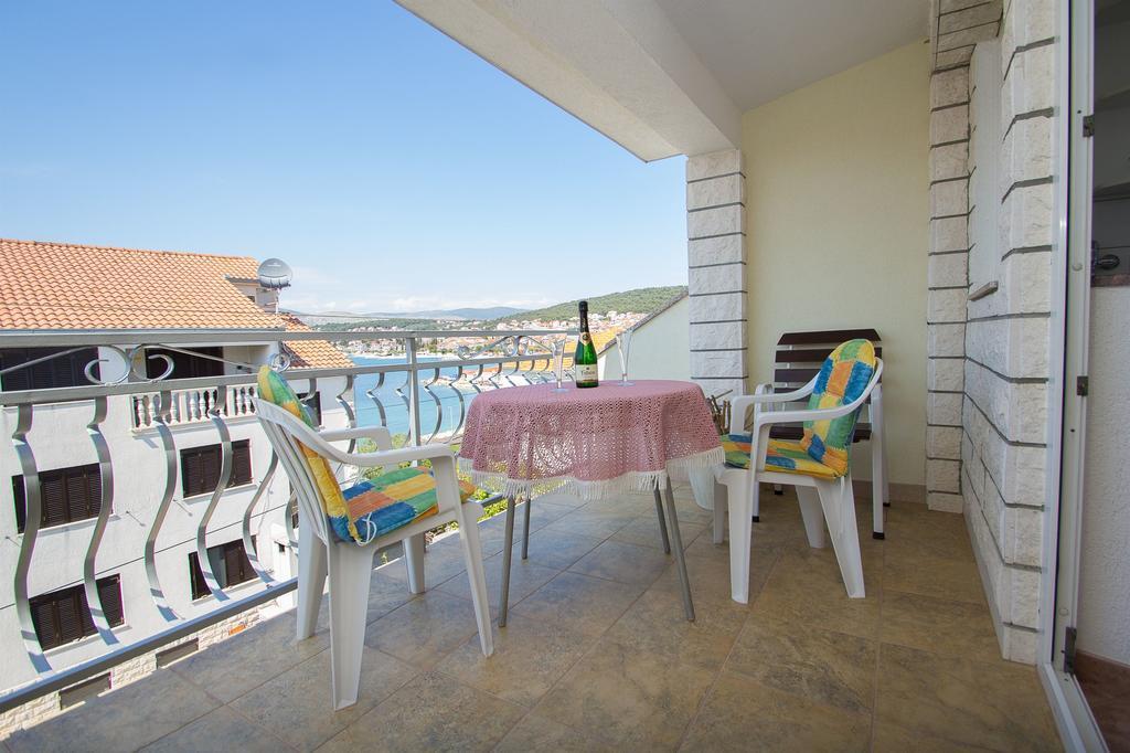 Apartments Mare Трогір Екстер'єр фото